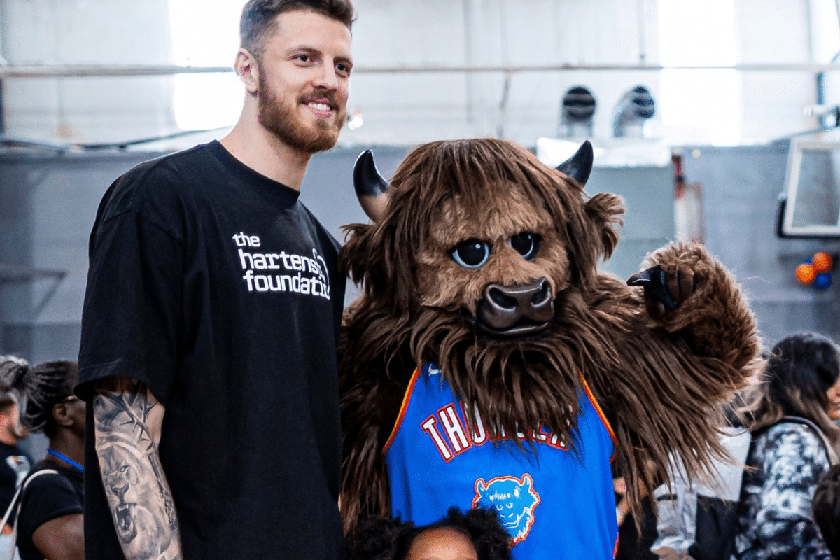 Read more about the article Isaiah Hartenstein Gives Back: Back-to-School Bash Impacts 300 Oklahoma City Kids